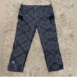 Athleta Black and Gray Geometric Leggings Size XXS F-19